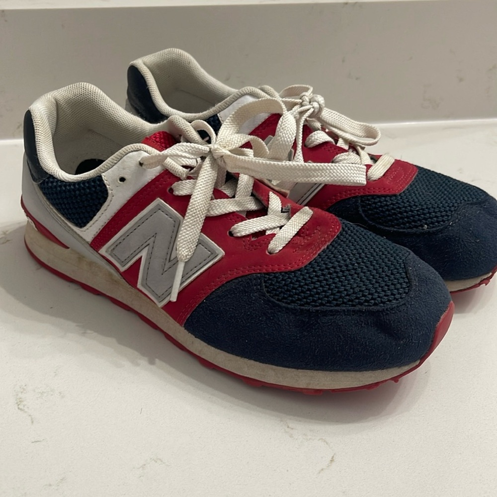 New Balance tennis shoes